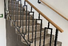 Treppengeländer innen Eisen Mitteldekor Messing