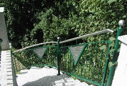 Treppengeländer Eisen Dekor Handlauf grün silber