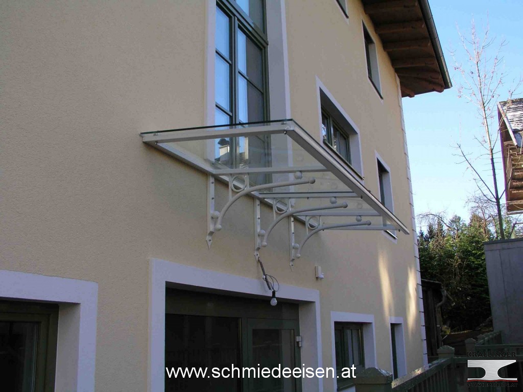 Vordach aus Stahl mit Glas